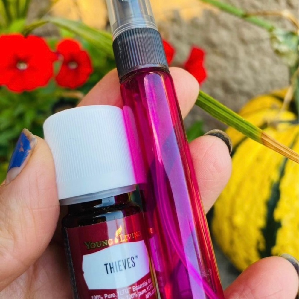 Thieves & Lemon Essential Oils - Picture 8 of 9